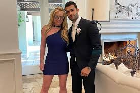 Britney spears' boyfriend, sam asghari has been a huge support ahead of her conservatorship hearing on wednesday, a source exclusively told page britney spears' boyfriend, sam asghari, is helping her get ready to break the ice with the judge at her conservatorship hearing this week. Britney Spears Cozies Up To Boyfriend Sam Asghari At Wedding