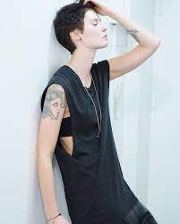 Dark Short Hair Tomboy Style Androgynous Model Miamunini Tomboymodel Tomboy Model Models Tom Short Dark Hair Androgynous Fashion Androgynous Outfits