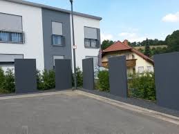 Stelen Als Parkplatzeinfassung Garten Design Stadtebau Architektur