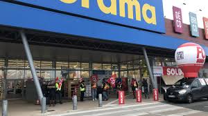Clic here impossible de se connecter a la base de données. Les Salaries De Castorama Reclament Une Hausse De 100 De Leurs Salaires