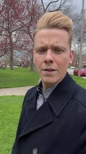 Andrew Carrigan's Instagram, Twitter & Facebook