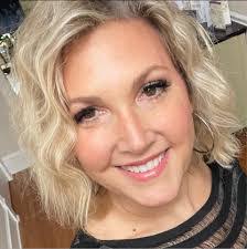 Lynne Mackenzie's Instagram, Twitter & Facebook