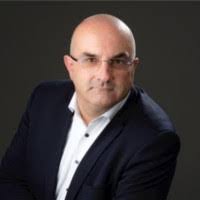 Kenneth Grainger's Instagram, Twitter & Facebook