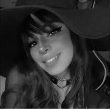 Josie Pagan's Instagram, Twitter & Facebook