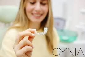 Diş Teli mi? Invisalign (Şeffaf Plak) Tedavisi mi? Omnia