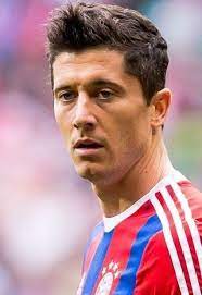 Robert lewandowski is a polish professional footballer who plays as a striker for bundesliga club bayern munich and is the captain of the po. Pin By Ismael Niphon On Woule Si Yo Robert Lewandowski Lewandowski Soccer Players Haircuts