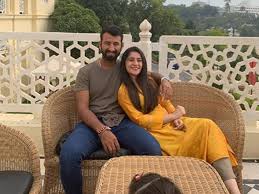 Pujara took to twitter to post pictures of him along with his wife getting. Cheteshwar Pujara Gets Haircut From His Wife At Home Shares Hilarious Post On Instagram