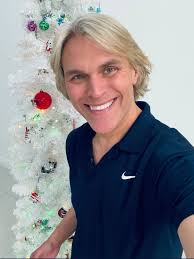 thetexastenors are auctioning off this signed guitar for Shriner's  Hospitals for Children! Have you bid yet? https://ebay.us/7OYLBP