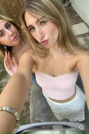 Hi I'm Ella! I'm going to be a freshman in the fall at PBSC. I'm looking  for roommate(s) to live with at University Park. I love going to the beach,  hanging with