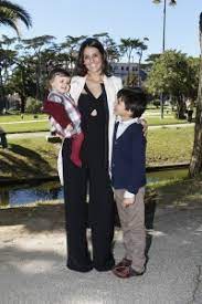 Maria isabel rebelo de couto cruz roseta (born 2 december 1981), who is known by the stage name cuca roseta, is a portuguese fado singer, composer, and model. Caras Cuca Roseta Gostava De Ter Tres Filhos Mas Nao E Facil