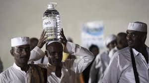 Salah satu manfaat dari air zam zam yakni di bidang kecantikan. Manfaat Air Zamzam Tingkatkan Metabolisme Hingga Cegah Kanker
