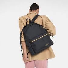 Eastpak, toute une histoire de sac. Padded Pak R Goldout Black Gold Backpack Eastpak En