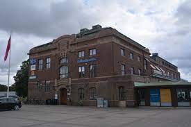 Hallandsposten, med lokalredaktion i laholm och halmstad som utgivningsort, är numera enda pappersversionen av laholms tidning distribueras en dag i veckan till samtliga hushåll i kommunen. Hallandsposten Wikipedia