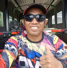 Dennis Trillo and Jennylyn Mercado's Magical Disneyland Family Trip! 😍🥰  Jennylyn Mercado happily shared their recent adventure to Disneyland,  filled with joy alongside Dennis Trillo's son Calix, her son Jazz, and their