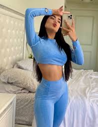 OnlyFans model Karina Guerrero Pakt uit met serieus hete bikini kiekjes! -  DailyBase.com