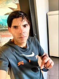 Galera saiu novo trailer oficial corra que polícia vem aí uma comédia  insana que vai estrear em agosto… #jhionardo #filme #cinema  #corraqueofuturovemaí