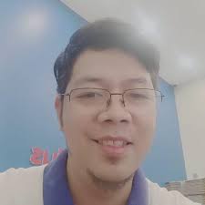 Too good to be true ba? Baka scam 'yan! It's important to know what to look  out for so you can spot fraudulent emails. Swipe through the images to see  how to