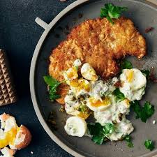 Kalbsschnitzel Mit Kasekruste Zu Soft Egg Smash Rezept In 2020 Kalbsschnitzel Schnitzel Rezepte