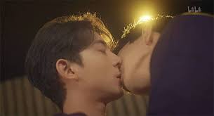 韩剧《五号男子宿舍》全八集完结⬇️五个男生在五号宿舍发生的故事，尬甜尬甜的​_新浪新闻