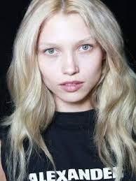 20 Trendy Hair Color For Pale Skin Porcelain Platinum Blonde Blonde Hair Pale Skin Pale Skin Hair Color Hair Pale Skin