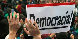 Verdadera democracia, es decir, que solo se limita a. De La Democracia Liberal A La Democracia Social