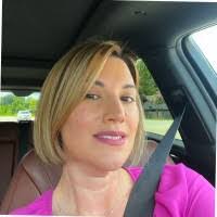 Lindsey Williamson's Instagram, Twitter & Facebook