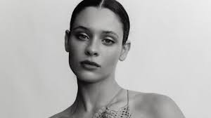 Daniela melchior as ratcatcher 2 and idris elba as bloodsport. Lu4p7e6au70sm