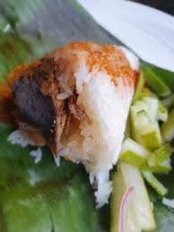 Филе лосося, листья банана, галангал, листья лимона, томатный соус, соус карри, лимонная трава, растительное масло, перец чили, чеснок, репчатый лук, лимонный сок, молотый черный перец, соль. The Nasi Dagang Picture Of Tanjong Jara Resort Dungun Tripadvisor