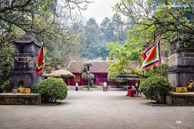 Sau phần dâng hương của các vị đại biểu, lực lượng chức năng đã mở hàng rào để hàng vạn người dân lên dâng hương ở đền thượng, đền hùng, nhiều lúc xảy ra tình trạng chen lấn, xô đẩy. Kinh Nghiá»‡m Du Lá»‹ch Ä'á»n Hung Phu Thá» Cáº­p Nháº­t 04 2021