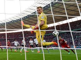 Finnish goalkeeper who joined eintracht frankfurt of the bundesliga in 2015, having spent the first seven seasons of his career playing for various clubs in scandinavia. Beginn Einer Grossen Torwart Rochade Zu Diesem Verein Wechselt Hradecky Fussball