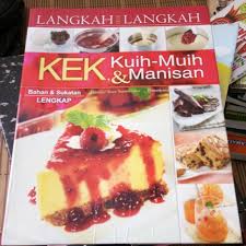 Masukkan juga yis dan kacau sebati. Buku Resepi Kuih Muih Manisan Books Stationery Books On Carousell