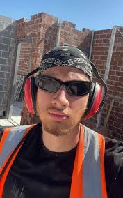 Hi everyone, I'm looking for a full-time labouring job in Perth