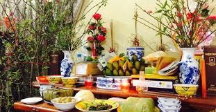 Vào ngày này các gia đình thường chuẩn bị một mâm cơm cúng để dâng lên thần linh và tổ tiên, nhằm cầu mong thần tinh và tổ tiên có thể phù hộ cho gia. Bai Cung Mung 1 Táº¿t VÄƒn Kháº¥n Mung 1 Táº¿t VÄƒn Kháº¥n Gia Tien Mung 1 Táº¿t