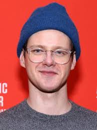 Is it just me or does Peter Mark Kendall from the new Netflix show  Kaleidoscope look just like Jack Quaid from The Boys? : r/netflix