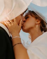 I love getting to meet new people and hear their love story, then getting  the privilege to capture and share their love story with everyone else 🥹