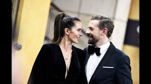 Zwischendurch arbeitete er auch als maskenbildner in weimar und als schauspieler am oldenburgischen staatstheater. Doris Golpashin Privat Diese Talente Schlummern In Der Freundin Von Klaas Heufer Umlauf Youtube