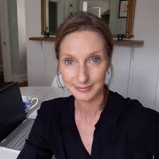 Vanessa Oakes (@nessyb100)