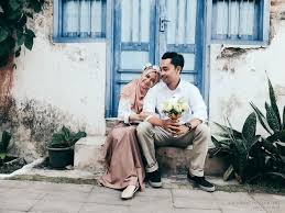 Foto prewedding outdoor casual asik di jogja by poetrafoto sumber : Foto Prewedding Indoor Casual Hijab