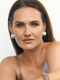 Megan Bracken's Instagram, Twitter & Facebook