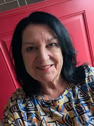 Another day in the stylist chair of Stacy! 💇🏻‍♀️ She always gives me a  different look. She knows I can always use my hot rollers! Thank you my  friend! I enjoy my