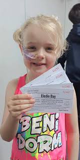 Elodie & Oscar are enjoying sending pictures to people who have brought  raffle tickets 🤣 Message me if you would like a ticket 🎫