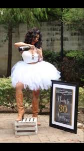 Balloons as props, simple but always cute. Pin By Lakisha Walker On Forty And Fabulous Birthday Photoshoot 30th Birthday Ideas For Women Birthday Woman