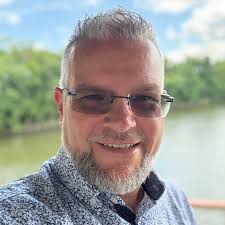 What are the Christmas Eve candlelight service options in Plant City?