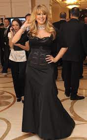 See below to learn how much money does király linda make a year. 21 Regi Es Uj Kep Bizonyitja Kiraly Linda Olyan Sovany Mint 10 Eve Nlc