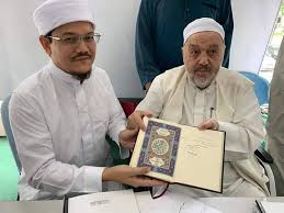 Melahirkan generasi ulamak amilin yang mahir ilmu turath dan ilmu semasa agar mampu mendidik diri dan masyarakat ke arah pelaksanaan islam yang syumul. Gambar Sekitar Majlis Pelajar Maahad Turath Al Islami Facebook