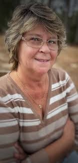 Wanda Seitz's Instagram, Twitter & Facebook