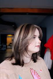 Hairstylist for blonde highlights in Fort Smith?