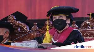 Megawati dikenal sebagai presiden indonesia ke 5 menggantikan kh abdurrahman wahid atau gusdur sebagai presiden. 6c0pnaf5cfq3 M