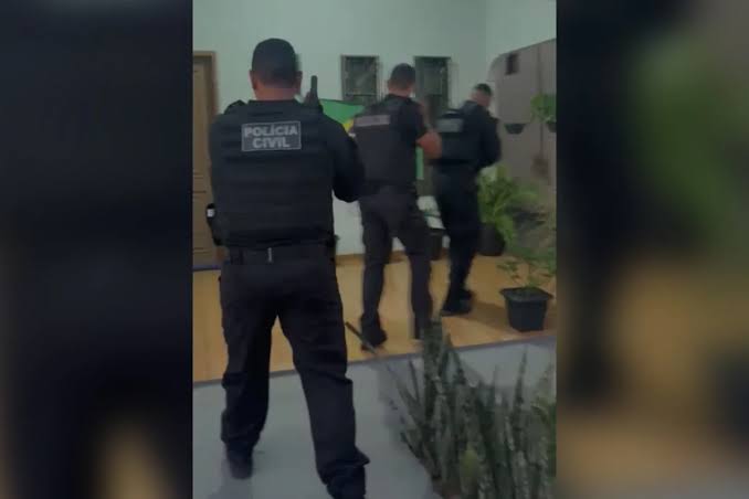 Chantagem no swing: casais liberais eram extorquidos na web por quadrilha
