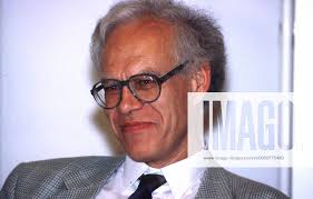 Prof. Dr. Wolfgang Hoffmann-Riem 06 93 mapo Mann grauhaarig Brille seriös  Jackett Krawatte quer